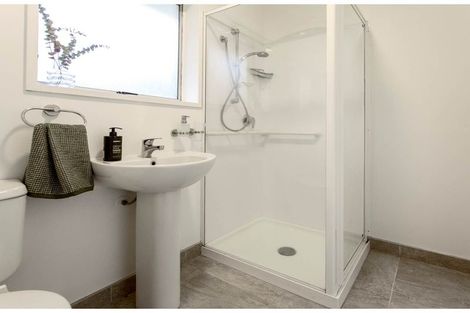 Photo of property in 2/20 Hinau Street, New Lynn, Auckland, 0600