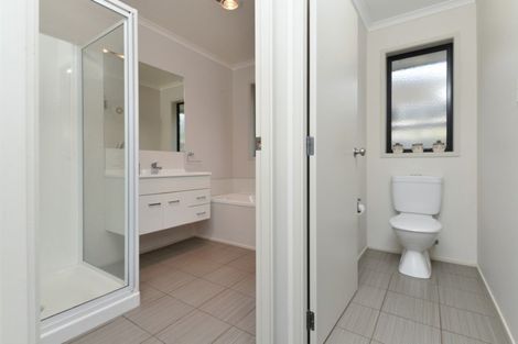 Photo of property in 62 Farnborough Drive, Grandview Heights, Hamilton, 3200