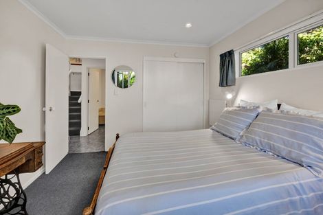 Photo of property in 6 Mayfair Place, Westown, New Plymouth, 4310