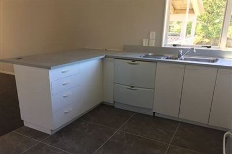 Photo of property in 2/113 Athena Drive, Totara Vale, Auckland, 0629