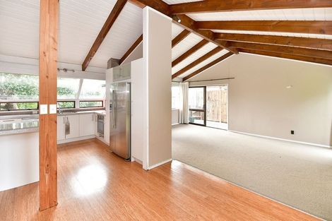 Photo of property in 11 Albert Hall Drive, Red Beach, 0932