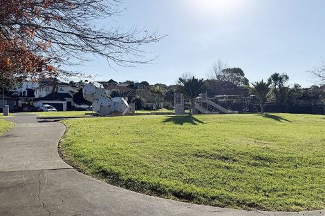 Photo of property in 49 Gosford Drive, Botany Downs, Auckland, 2010