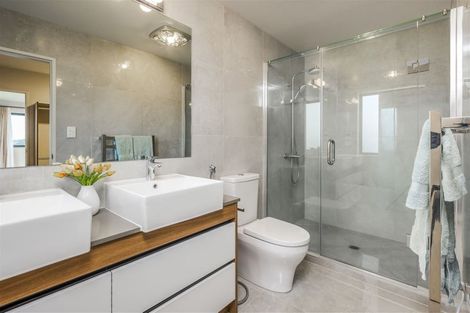 Photo of property in 319 Flat Bush School Road, Flat Bush, Auckland, 2019