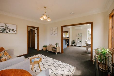 Photo of property in 21 Winston Avenue, Hokowhitu, Palmerston North, 4410