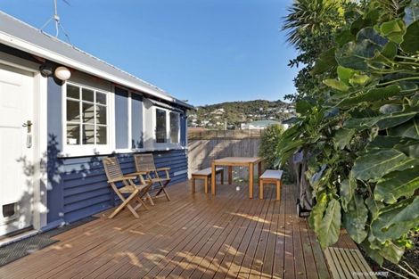 Photo of property in 3 Apu Crescent, Lyall Bay, Wellington, 6022