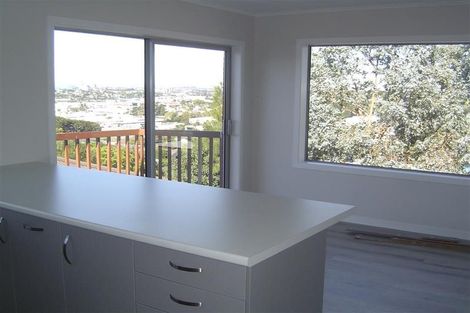 Photo of property in 8 Cheval Drive, Totara Vale, Auckland, 0629