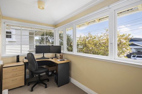 Photo of property in 17 Firth Terrace, Karori, Wellington, 6012