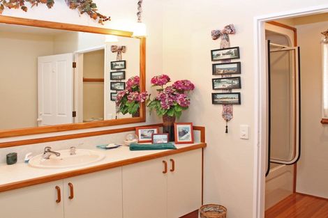 Photo of property in 25 Ridge Road, Tairua, 3508