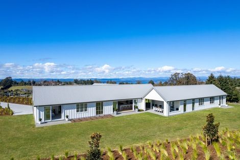 Photo of property in 5 Lens Way, Acacia Bay, Taupo, 3385
