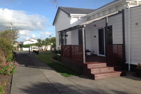 Photo of property in 9 Collins Street, Hawera, 4610