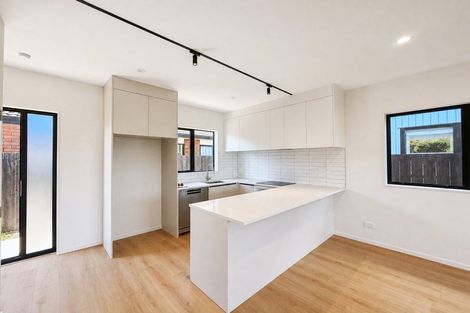 Photo of property in 6/18 Albert Road, Kelston, Auckland, 0602