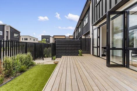 Photo of property in 7/664 Swanson Road, Swanson, Auckland, 0612