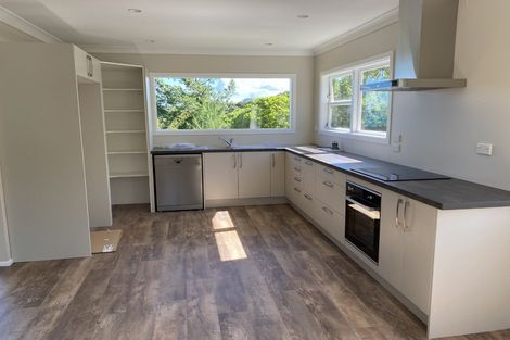 Photo of property in 15 Pekanga Road, Normandale, Lower Hutt, 5010