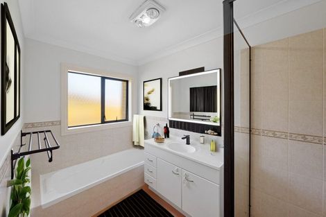 Photo of property in 20 Gransna Lane, East Tamaki, Auckland, 2013