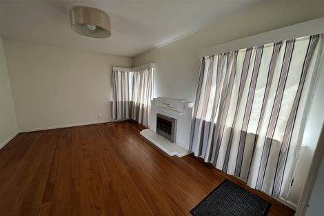 Photo of property in 16 Cliff View Drive, Green Bay, Auckland, 0604