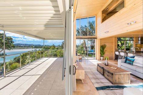 Photo of property in 42 Pohutukawa Avenue, Red Beach, 0932