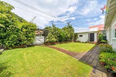 Photo of property in 2 Puriri Street, Eastbourne, Lower Hutt, 5013