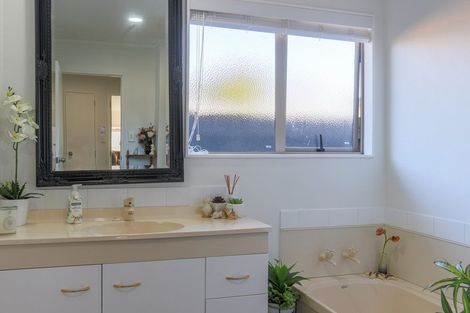 Photo of property in 19 Edgewater Grove, Whakatane, 3120