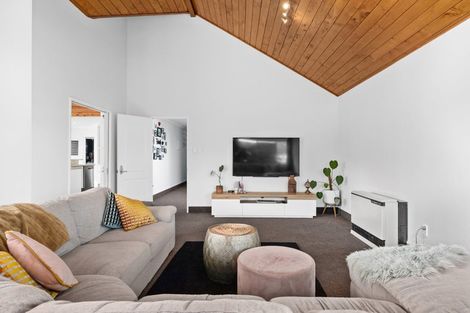 Photo of property in 2 Dallinger Street, St Andrews, Hamilton, 3200