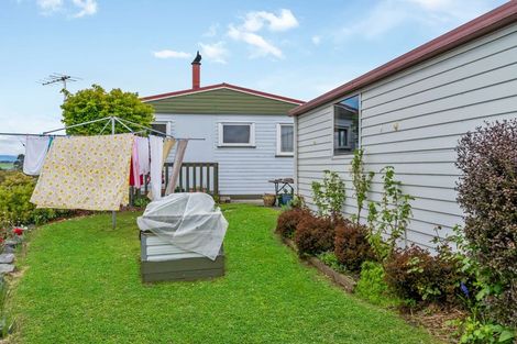 Photo of property in 16 Mcneil Street, Balclutha, 9230