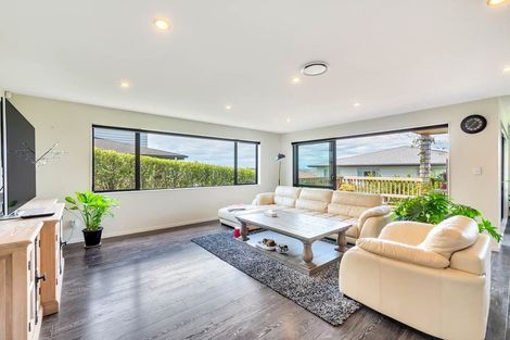 Photo of property in 14 Platinum Rise, Ranui, Auckland, 0612