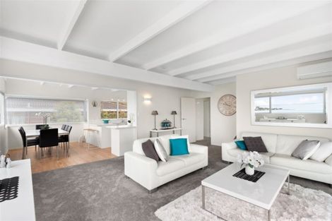 Photo of property in 2/5 Marama Street, Castor Bay, Auckland, 0620