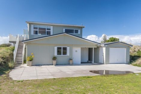 Photo of property in 35 Marine Parade South, Foxton Beach, Foxton, 4815