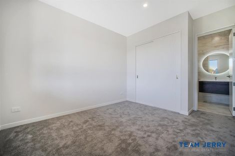 Photo of property in 20 Kuaha Road, Massey, Auckland, 0614