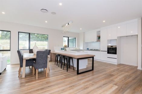Photo of property in 19 Reserva Crescent, Kumeu, 0810