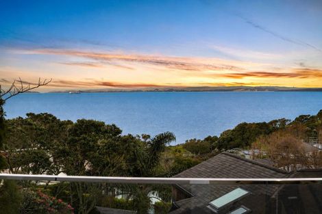 Photo of property in 4/92 Churchill Road, Murrays Bay, Auckland, 0630