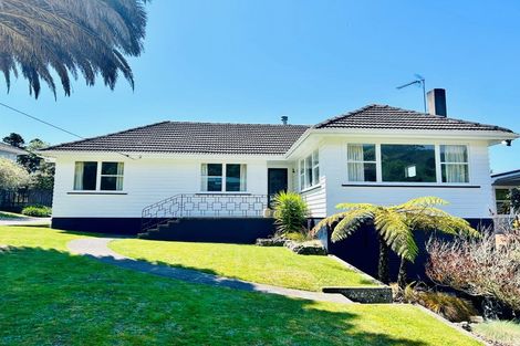 Photo of property in 4 Saint Johns Terrace, Tawa, Wellington, 5028