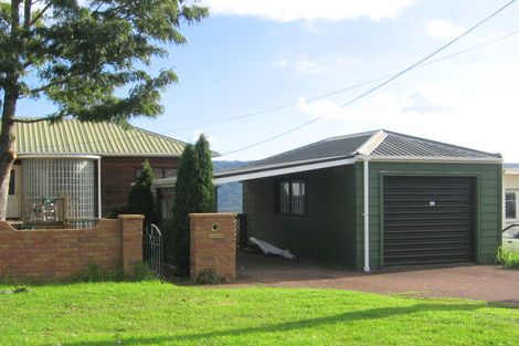 Photo of property in 11 Lookout Drive, Laingholm, Auckland, 0604