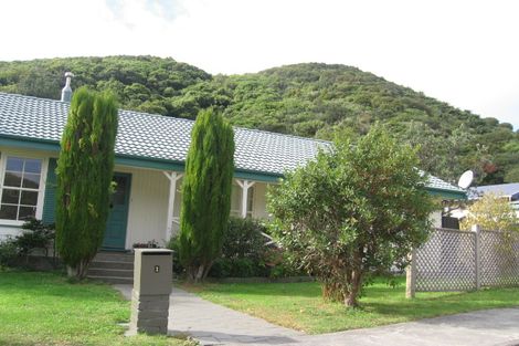 Photo of property in 1 Fitzgerald Place, Karori, Wellington, 6012