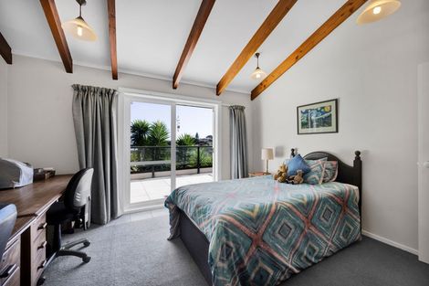 Photo of property in 6 Mayfair Place, Westown, New Plymouth, 4310