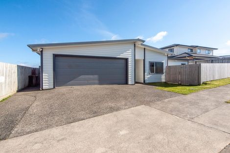 Photo of property in 187 Mark Avenue, Grenada Village, Wellington, 6037