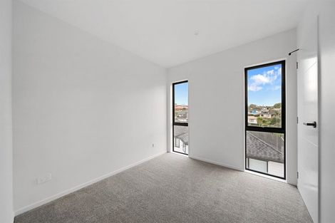 Photo of property in 2/17 Sunnyfield Crescent, Glenfield, Auckland, 0629