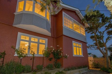 Photo of property in 134 Kelburn Parade, Kelburn, Wellington, 6012