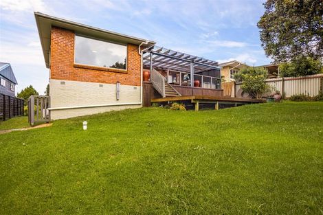 Photo of property in 8 Rauhuia Crescent, Parau, Auckland, 0604