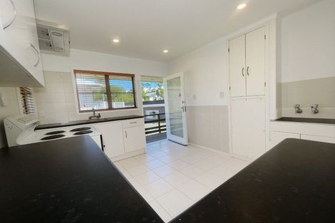 Photo of property in 1/9 Fuchsia Place, Birkdale, Auckland, 0626