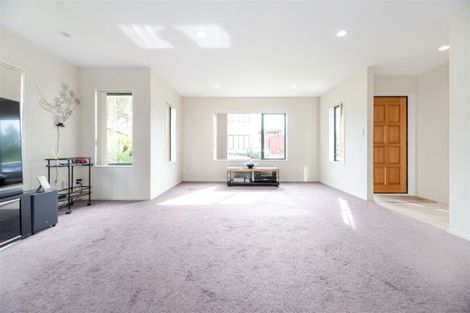 Photo of property in 10 Whitbourne Heights, Manurewa, Auckland, 2105