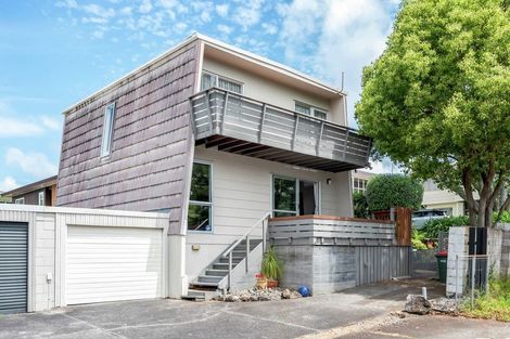 Photo of property in 2/11 Imogene Way, Half Moon Bay, Auckland, 2012