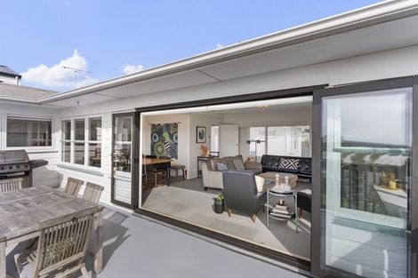 Photo of property in 29 Te Atatu Road, Te Atatu South, Auckland, 0610