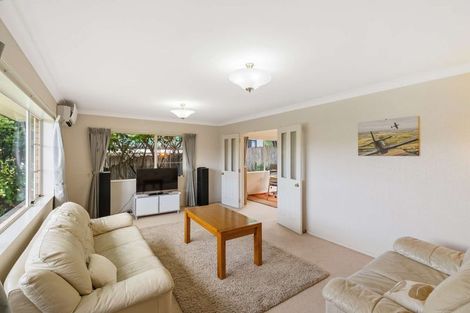 Photo of property in 5 Pat O'connor Place, Manurewa, Auckland, 2105