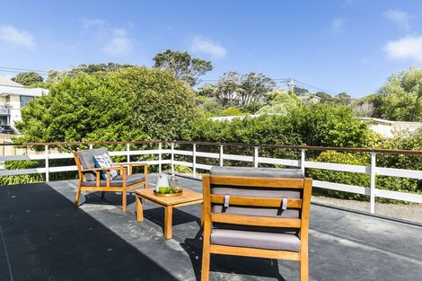 Photo of property in 8 Miles Crescent, Newlands, Wellington, 6037