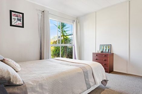 Photo of property in 4/109a Te Atatu Road, Te Atatu South, Auckland, 0610