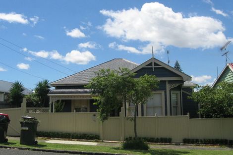 Photo of property in 45 Hill Street, Onehunga, Auckland, 1061