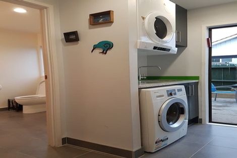 Photo of property in 2/10 Tiri View Place, Waiake, Auckland, 0630