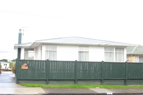 Photo of property in 2/63 Halver Road, Hillpark, Auckland, 2102