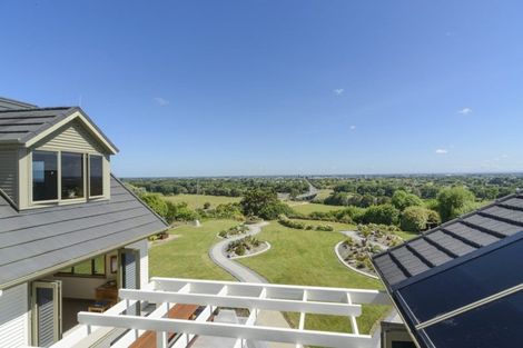 Photo of property in 27 The Strand, Fitzherbert, Palmerston North, 4410