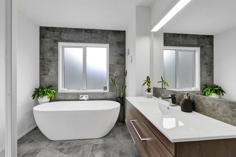 Photo of property in 73 Hine Street, New Plymouth, 4310